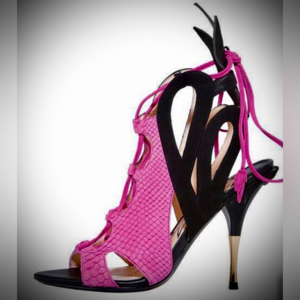 NWT Isa Tapia Fuchsia and black Stiletto Sandals 9.5